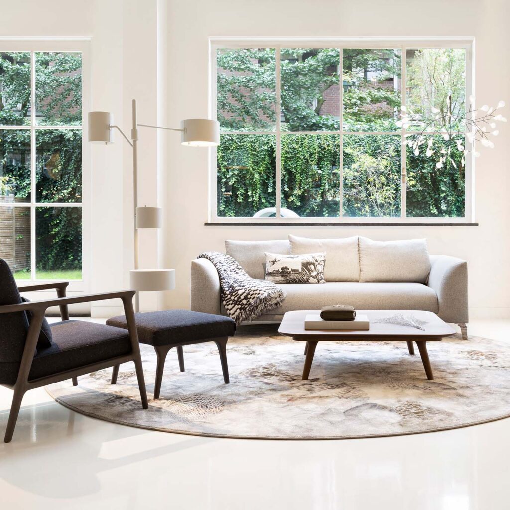Minimalist elegance with black and white_Moooi-Heracleum-Interni now